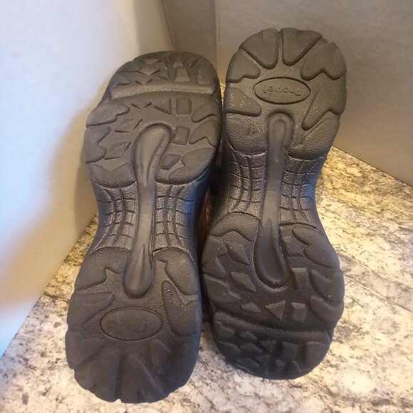 mens NEW-  Propet slip on suede size 11 main image 5